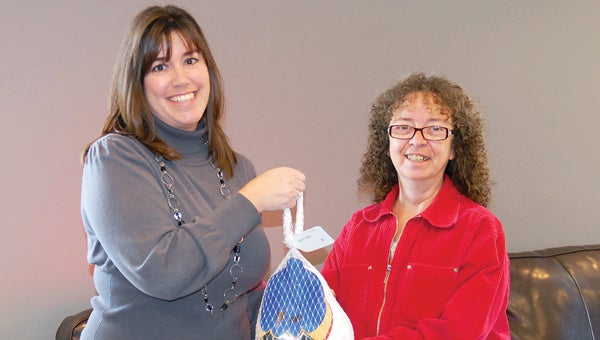 Greater Niles Federal Credit Union member Abby Frays (left) picks up her free turkey from Lissa Purlee Friday. The Edwardsburg branch gave away 225 turkeys and 20 hams this year. (Leader photo/SCOTT NOVAK)