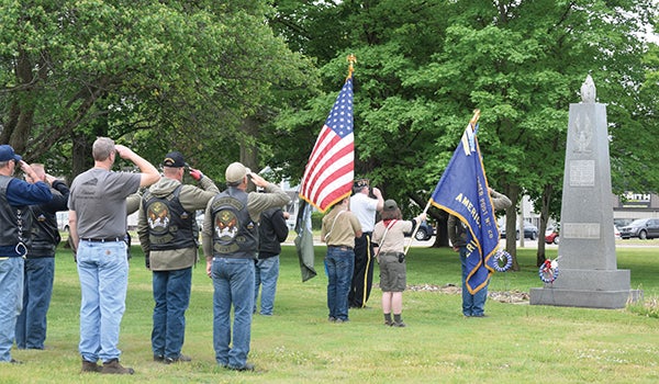 Photo Story: Niles Community Comes Together For Memorial Day - Leader 