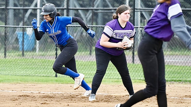 Edwardsburg sweeps Vikings in baseball and softball - Leader Publications